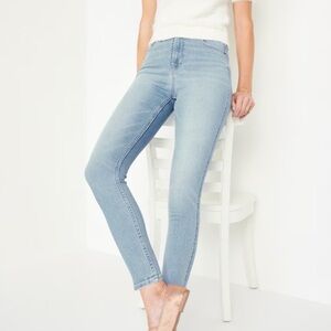 🌸Sale🌸 NWOT Old Navy Light Wash Extra High Rise Super Skinny Jeans - Size 4R